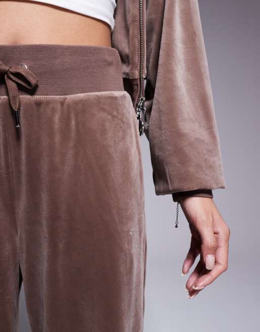 Joggers marrón latte de pernera ancha de velour exclusivos en ASOS de Juicy Couture, 4 de 5