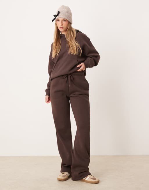 Joggers marrón oscuro sueltos de pernera recta Gina Tricot