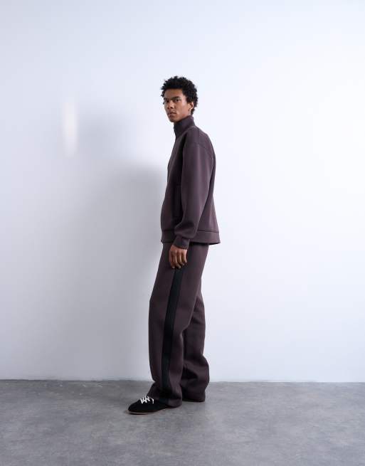 Joggers marrones holgados con raya panelada de Topman, 2 de 5