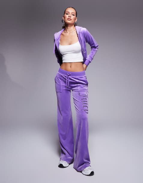 Joggers morados de talle bajo de velour con detalle de pedrería a tono de Juicy Couture (parte de un conjunto) - view 1