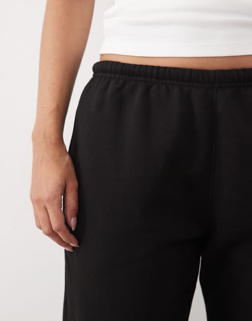 Joggers negros con bajos ajustados de mezcla de algodón de Kaiia (parte de un conjunto)  , 4 de 5