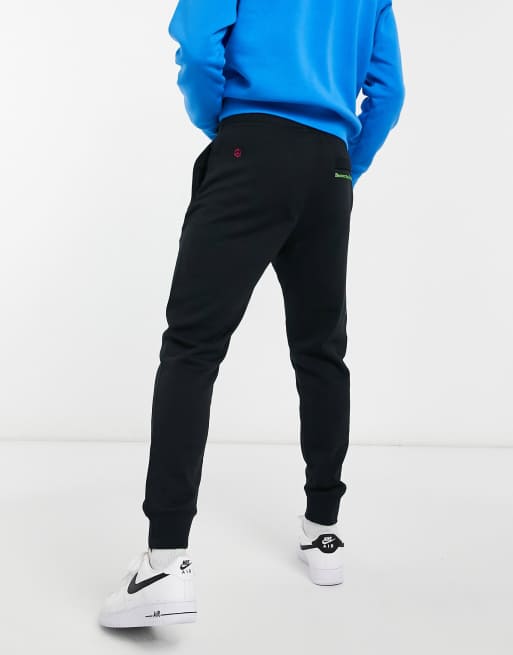 Joggers negros con bajos ajustados y estampado gráfico World Tour Pack de Nike , 2 de 4