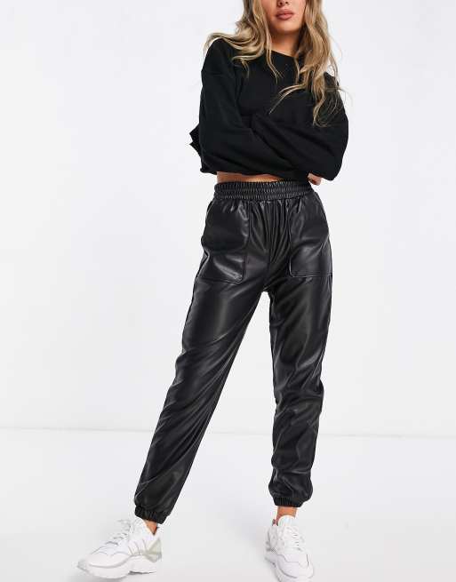 Joggers negros con bolsillo y costuras de efecto cuero de New Look, 4 de 4