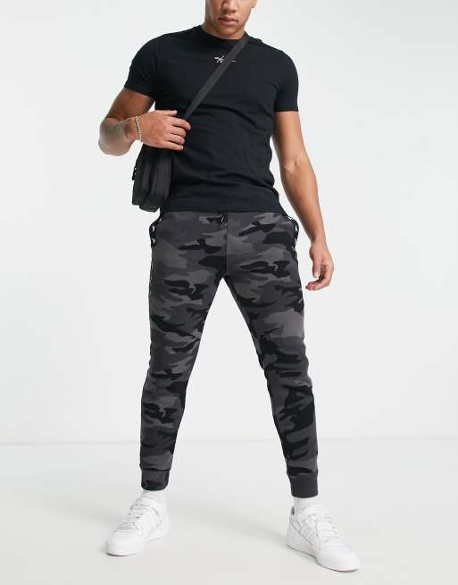 Joggers negros con cinta del logo en el lateral de Hollister, 4 de 4