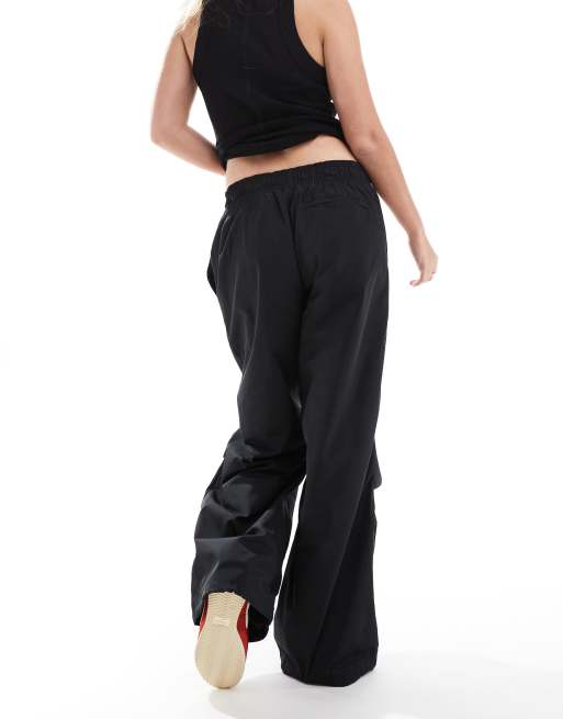 Joggers negros con cremallera delantera de felpa Swoosh de Nike, 2 de 5