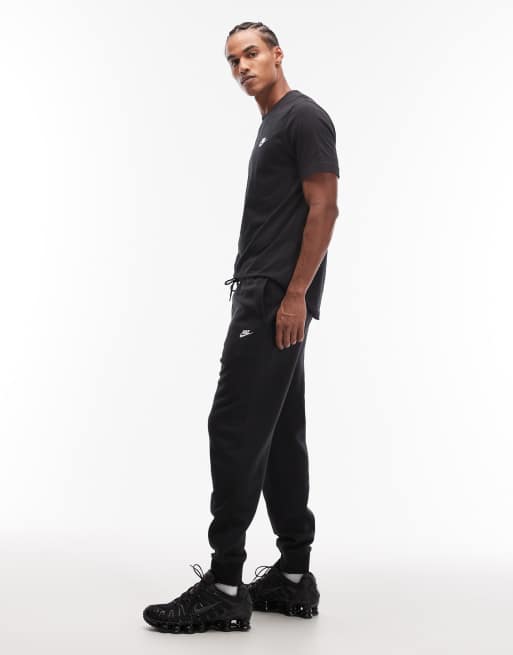 Joggers negros con el bajo ajustado de felpa de Nike Club, 3 de 5