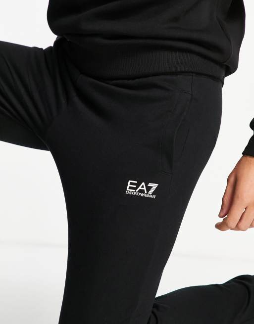 Joggers negros con logo Core ID de Armani EA7, 2 de 4