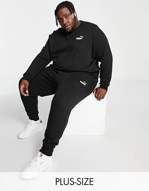 Hombre Joggers de ropa deportiva | Joggers negros con logo pequeño de PUMA Plus Essentials - SM18037