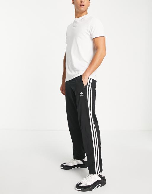 cúbico hijo Sur oeste Joggers negros con tres rayas adicolor Firebird de adidas Originals | ASOS