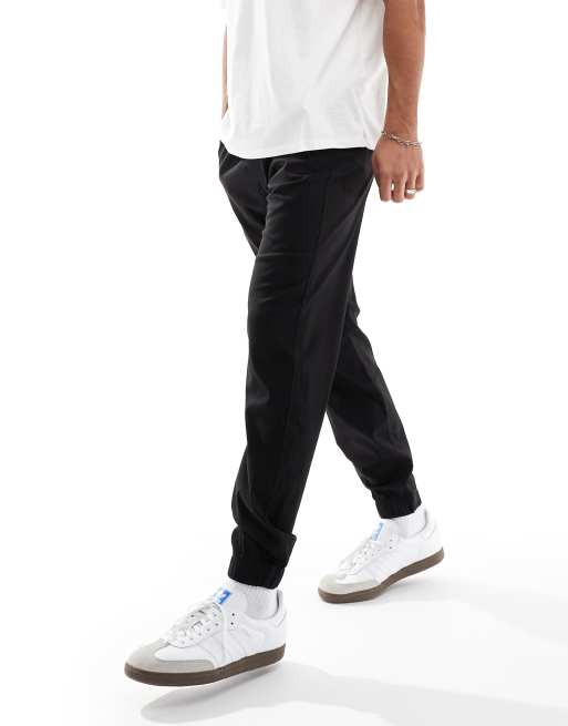 Joggers negros de corte pitillo con bajos ajustados de algodón y nailon de Hollister
