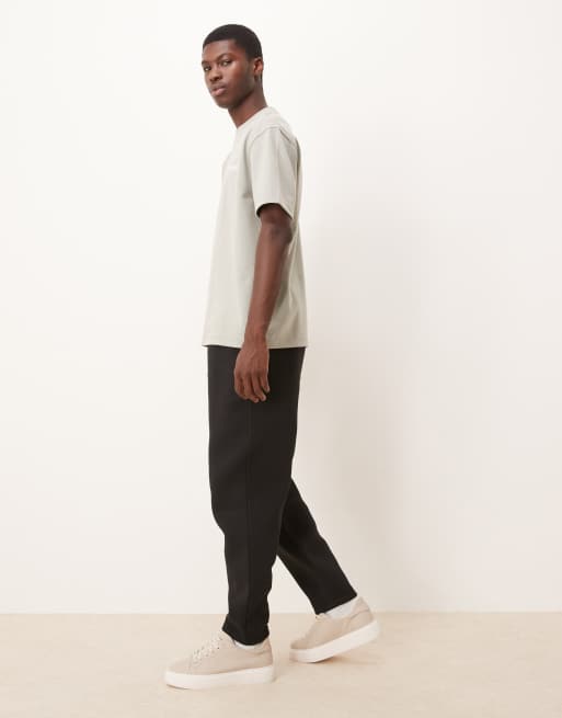 Joggers negros de corte tapered de tejido grueso efecto neopreno de ASOS DESIGN, 3 de 5