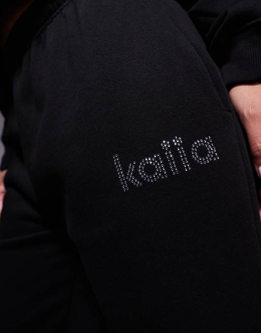 Joggers negros de pernera ancha con logo de strass de tejido rico en algodón exclusivos de Kaiia (parte de un conjunto), 4 de 5