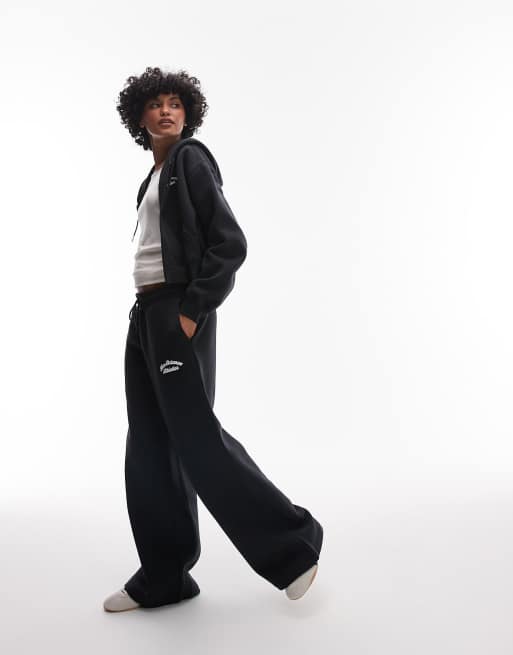 Joggers negros de pernera ancha de felpa de New Balance