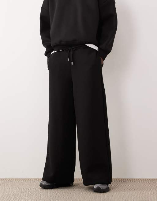 Joggers negros de pernera muy ancha de tejido grueso efecto neopreno de ASOS DESIGN, 2 de 5