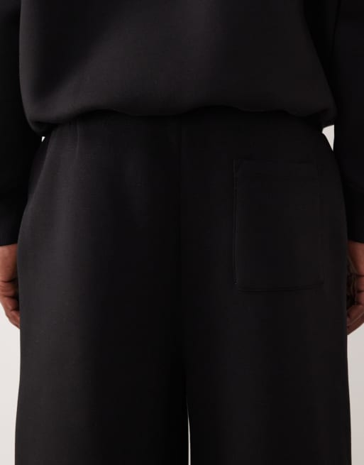 Joggers negros de pernera muy ancha de tejido grueso efecto neopreno de ASOS DESIGN, 4 de 5