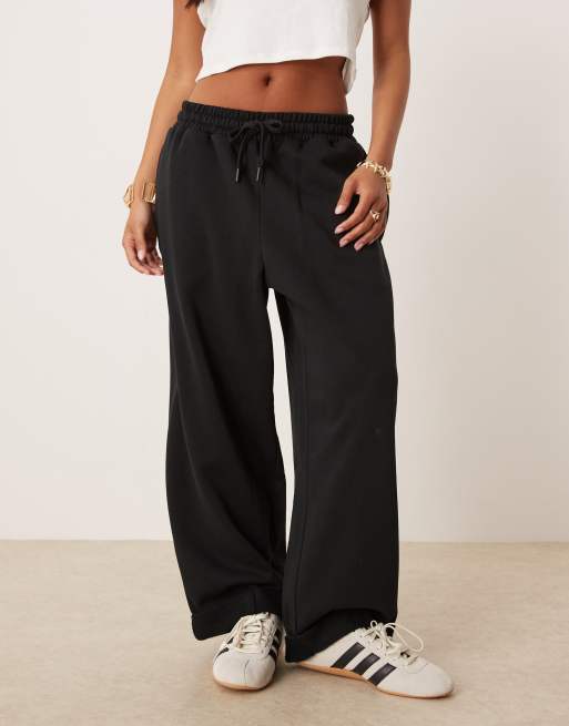 Joggers negros extragrandes con detalle de bajos vueltos de ASOS DESIGN Petite, 2 de 5