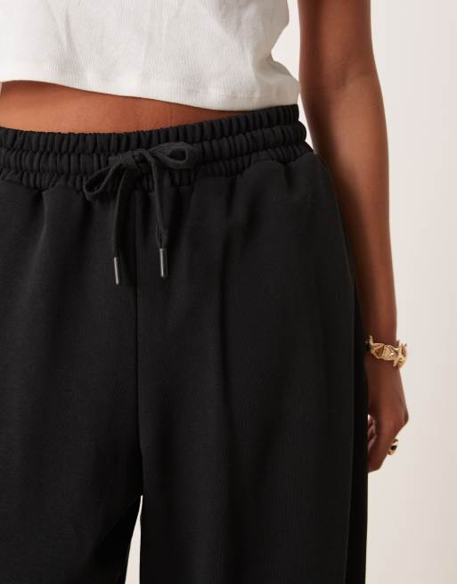 Joggers negros extragrandes con detalle de bajos vueltos de ASOS DESIGN Petite, 3 de 5