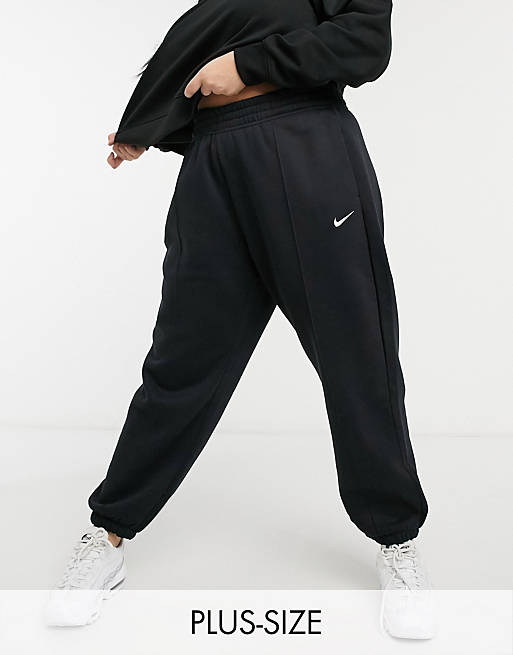 Joggers negros extragrandes con logo pequeño de Nike Plus