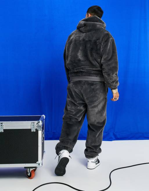 Joggers negros extragrandes de piel sintética de ASOS DESIGN (parte de un conjunto), 4 de 4