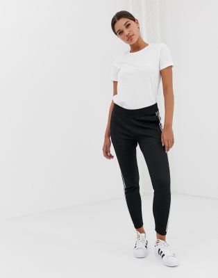 plantador Alegre Capilares Joggers negros ID striker de adidas Originals | ASOS