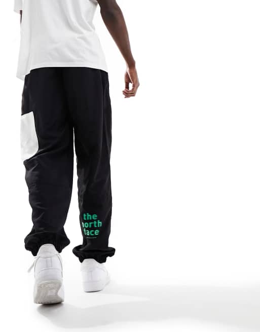 Joggers negros y blancos sueltos de nailon de The North Face, 3 de 5