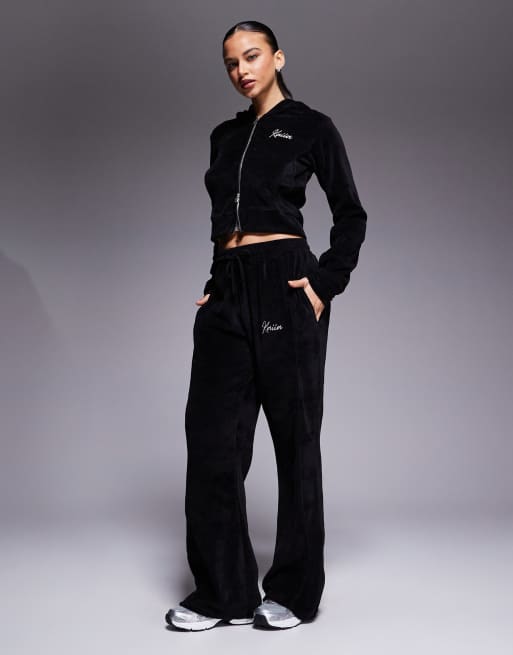 Joggers negros y rosa pastel de pernera ancha con logo bordado de velour de Kaiia (parte de un conjunto), 3 de 5