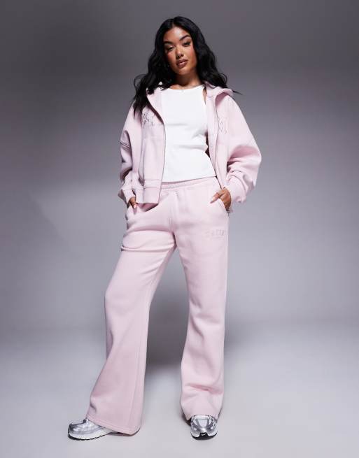 Joggers rosa chai de pernera ancha con logo bordado de Kaiia (parte de un conjunto)