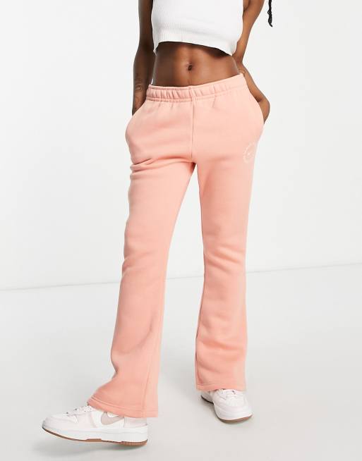 Joggers rosa claro acampanados de felpa Be Kind de Nike