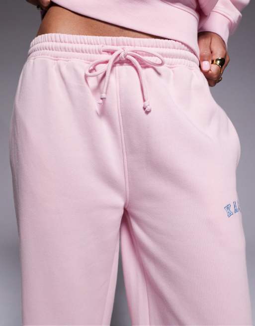 Joggers rosa pastel y azules de pernera ancha con logo bordado de tejido rico en algodón exclusivos de Kaiia (parte de un conjunto)  , 5 de 5
