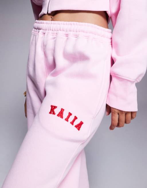 Joggers rosa pastel y rojos de pernera ancha con logo bordado de mezcla de algodón de Kaiia Studio (parte de un conjunto)  , 3 de 5
