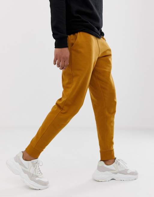 Jogger hombre online mostaza