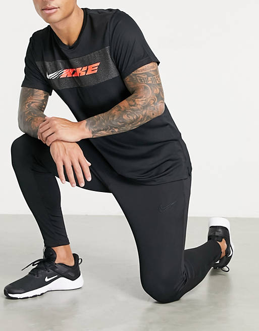 Hombre Pantalones y mallas | Joggers tapered negros Academy de Nike Football - QE24267