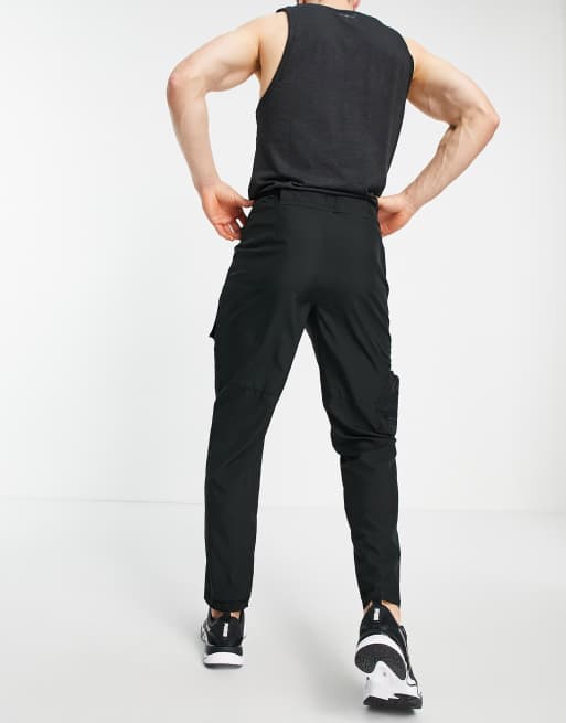 Joggers tapered negros con diseño utilitario First Mile de Puma Training, 2 de 4