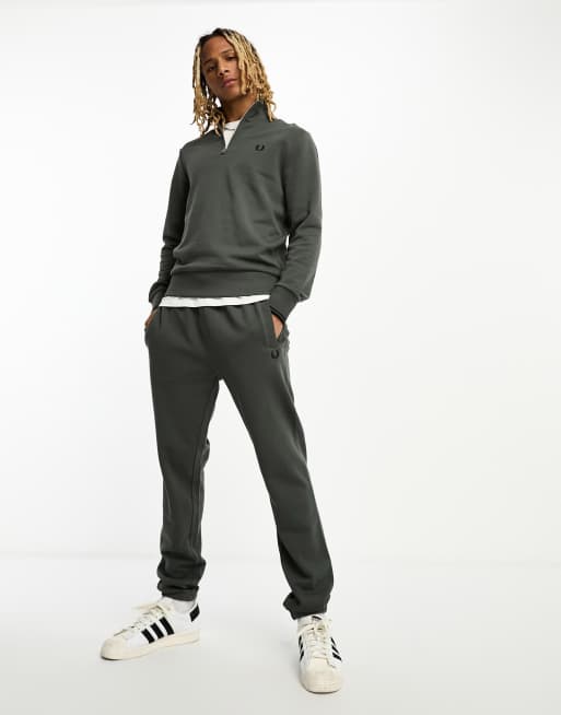 Joggers verde campo de tejido de rizo de Fred Perry