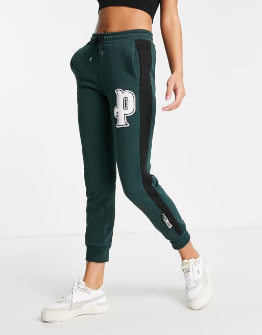 Joggers verde oscuro de estilo universitario de PUMA