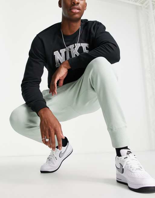 Joggers verde pálido con bajos de grueso premium de Nike Classic | ASOS