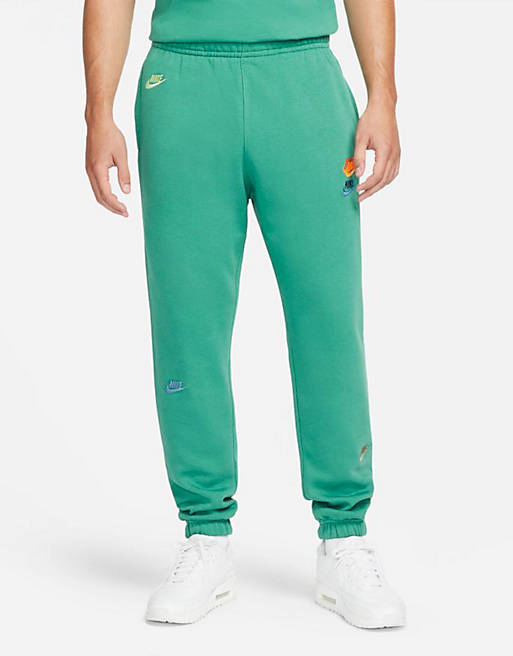 Hombre Pantalones y mallas | Joggers verdes básicos de estilo casual con bajos ajustados y varios logos de colores de felpa de Nike - ZJ00448