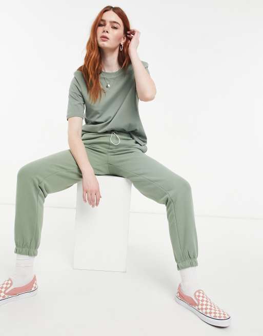 Joggers verdes con cordón ajustable en la cintura y bajos ajustados de Only