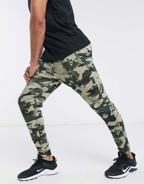 Joggers verdes con estampado de camuflaje de Nike Training - view 1