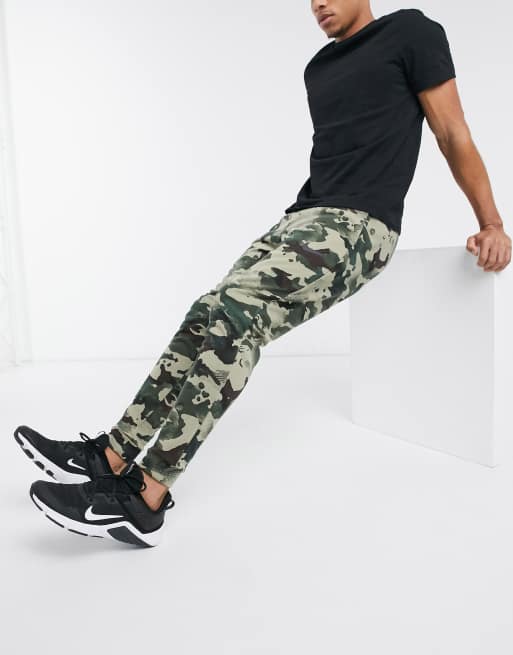 Joggers verdes con estampado de camuflaje de Nike Training, 3 de 4
