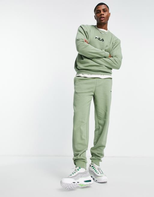 Joggers verdes con logo de Fila