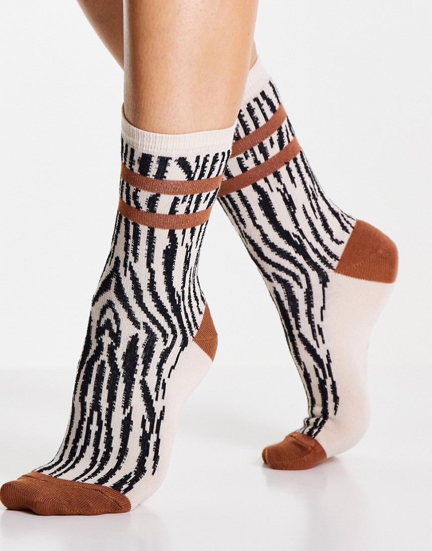 Jonathan Aston bamboo zebra sock in cream-Neutral