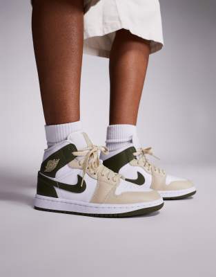 Jordan - Air 1 - Middenhoge sneakers in kaki en wit - view 1