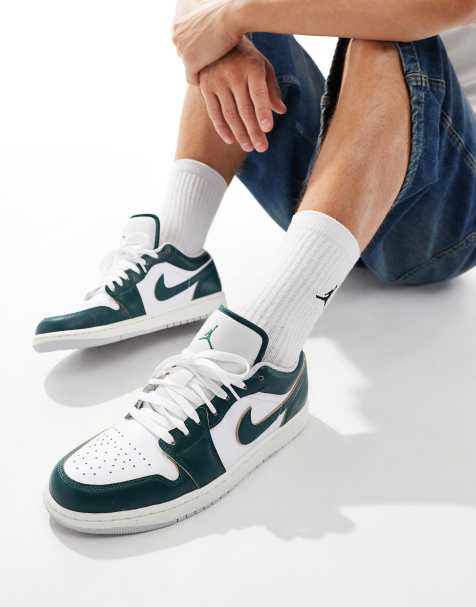 Jordan – Air Jordan 1 Low SE – Sneaker in Weiß und Dunkelgrün - view 1
