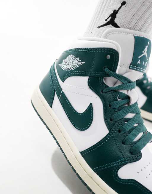 Jordan – Air Jordan Mid – Sneaker in Grün und Weiß ASOS