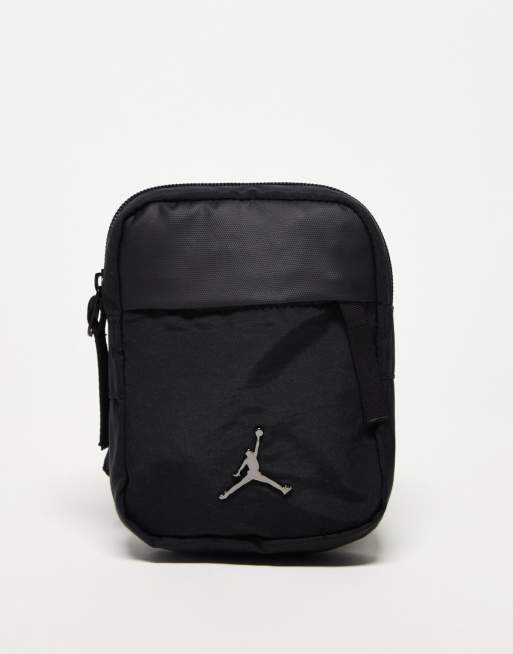 Jordan Airborne sling bag in black