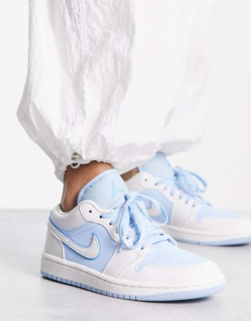 Light blue hotsell nike shoes jordan