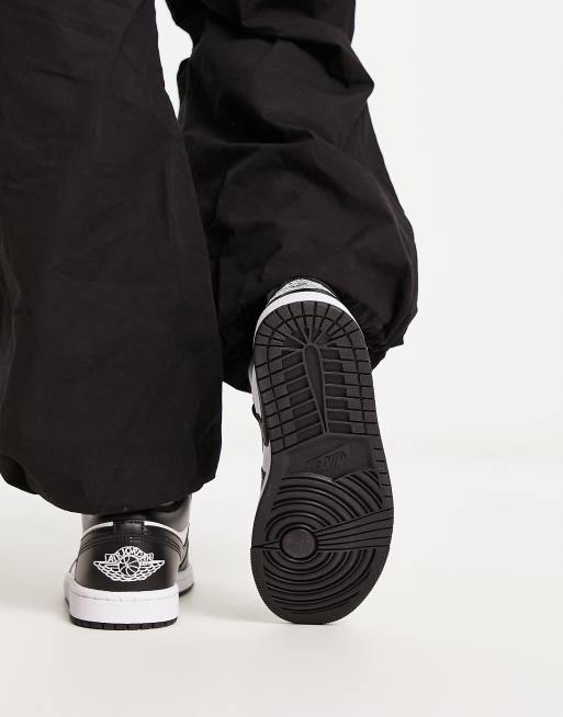 Jordan – AJ1 Low – Vita och svarta sneakers med låga skaft, 2 av 4