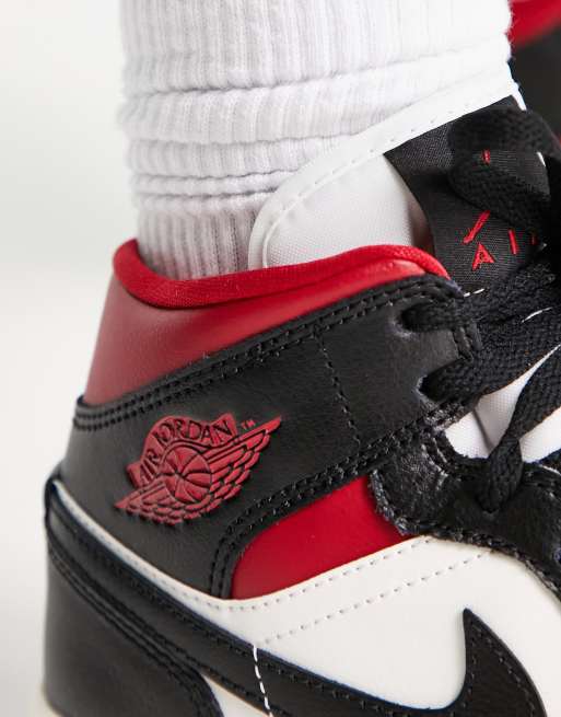 Black and red retro best sale 1 jordans