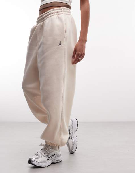 Jordan Brooklyn joggers con bajos vueltos en crema - view 1